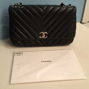 Mint Condition Rare Chanel shoulder Bag